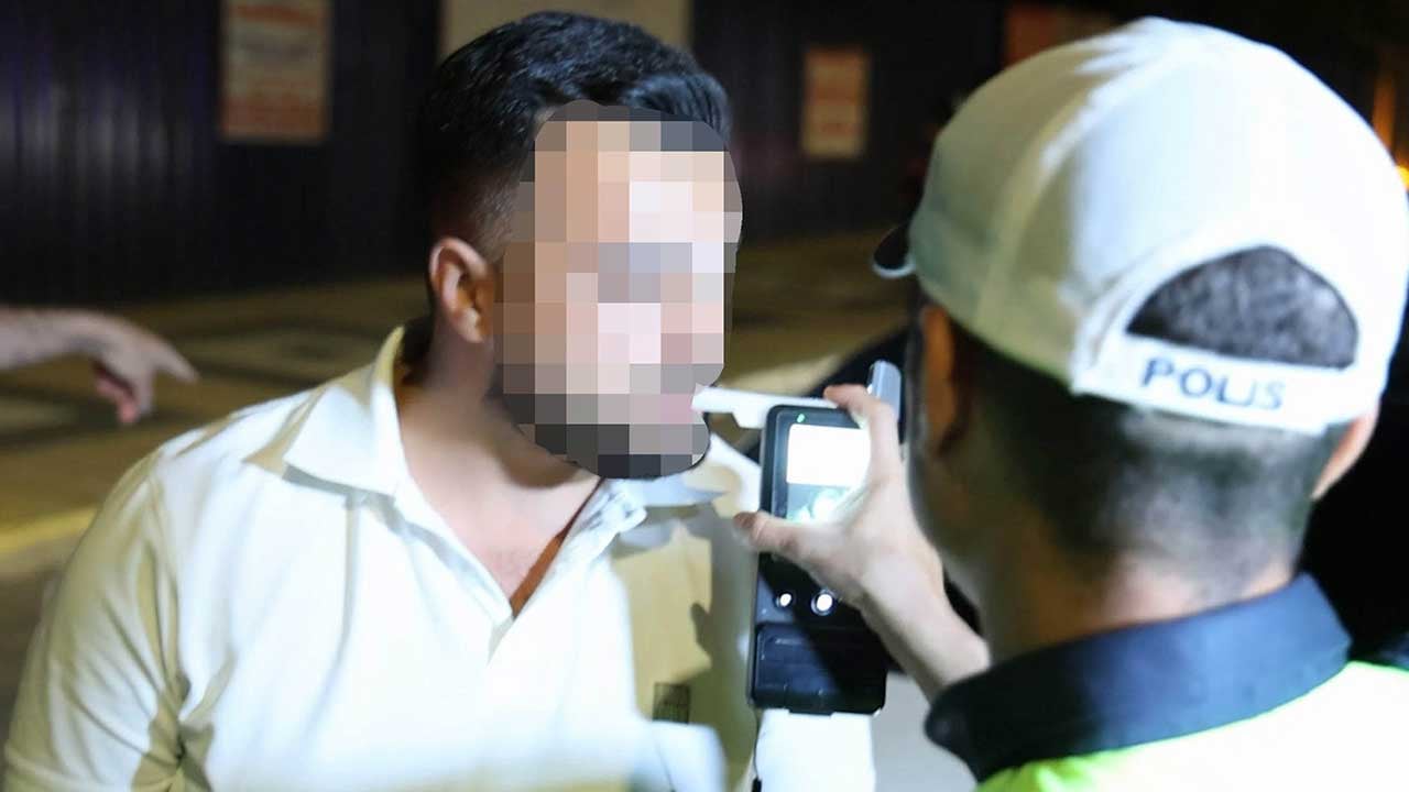 Foto - Aksaray'da ehliyetsiz magandaya rekor ceza! Yasal sınırda alkollü yakalanan sürücüye tam 202 bin lira ceza yağdırıldı!