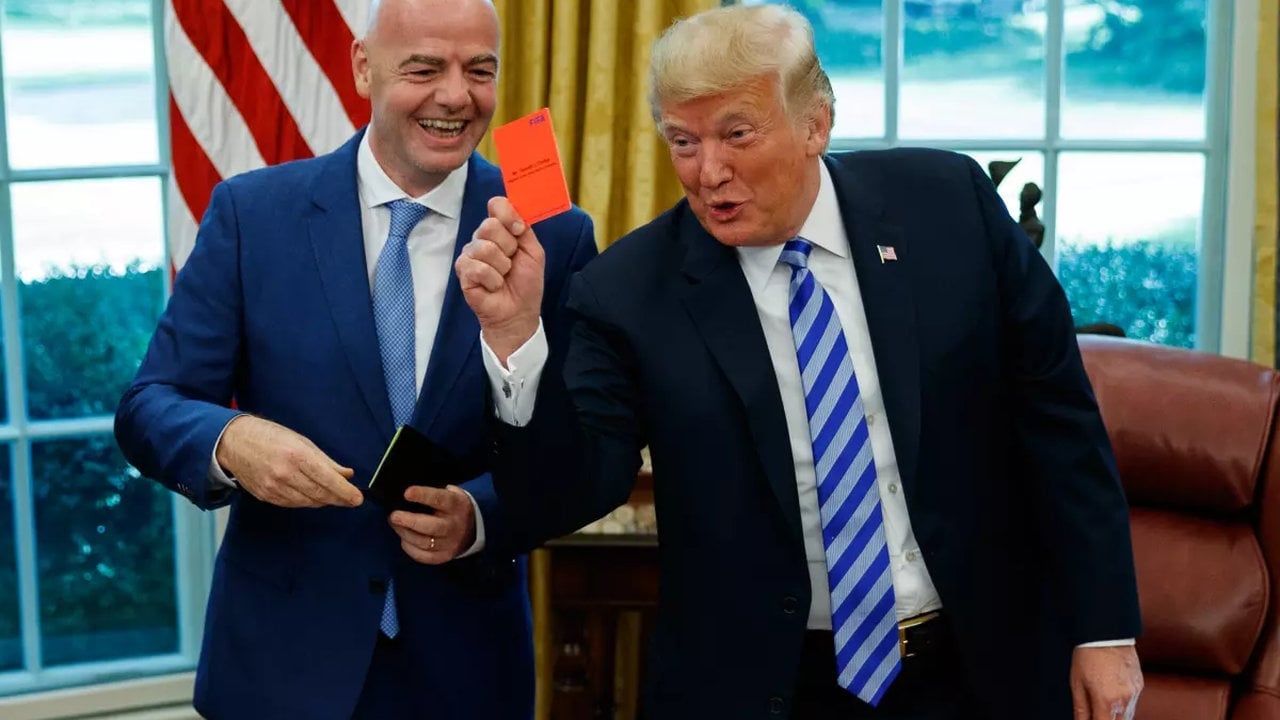 "Al takke ver külah" diye tam da buna denir... Trump, kırmızı kart cezasını iptal eden FIFA Başkanı Infantino’yu ödüllendiriyor