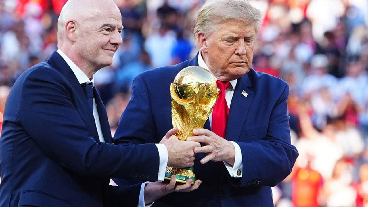 Foto - "Al takke ver külah" diye tam da buna denir... Trump, kırmızı kart cezasını iptal eden FIFA Başkanı Infantino’yu ödüllendiriyor