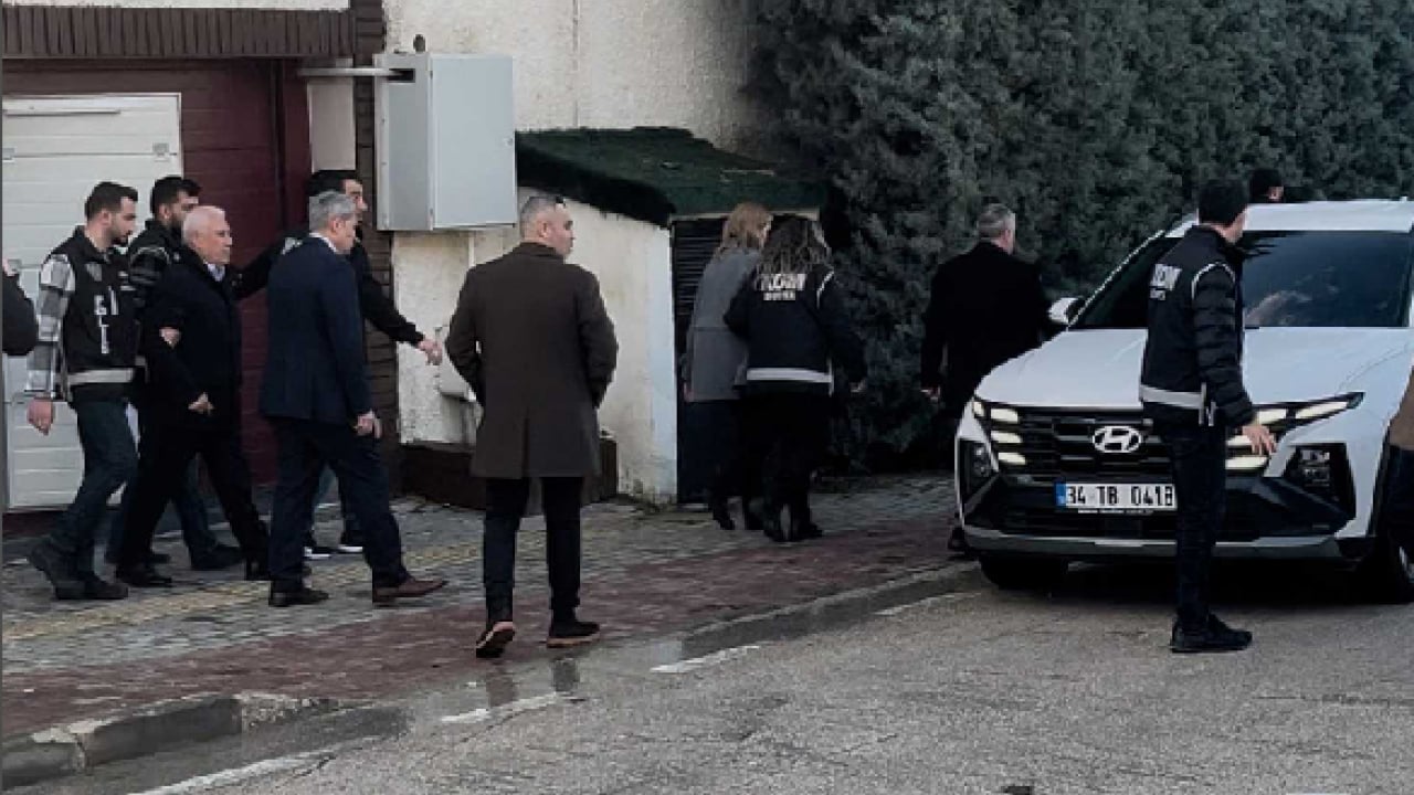 Foto - "Alakam yok" dedi, tapular yatak odasından çıktı! "Bu şirketleri tanımıyorum" savunmasına tapulu yanıt