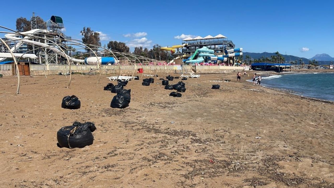 Foto - Alanya sahilinde denizdeki siyah tabaka korkuttu