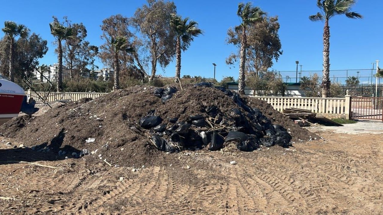 Foto - Alanya sahilinde denizdeki siyah tabaka korkuttu