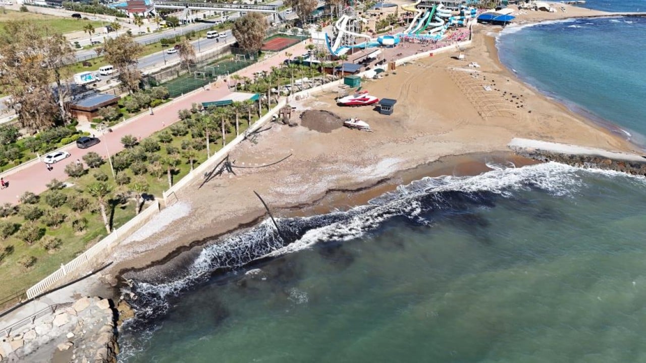 Foto - Alanya sahilinde denizdeki siyah tabaka korkuttu