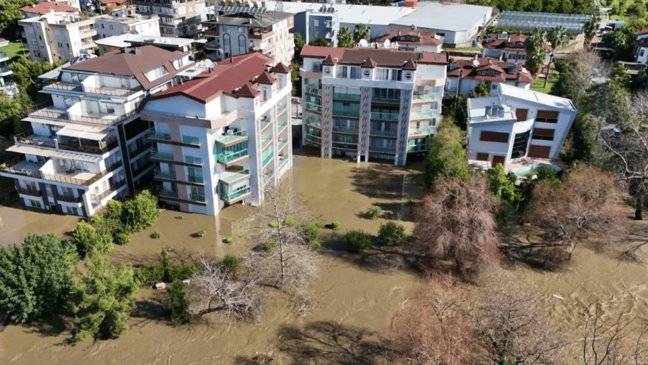 Foto - Alanya’da baraj alarmı! Dim çayı taştı, mahalleler boşaltıldı