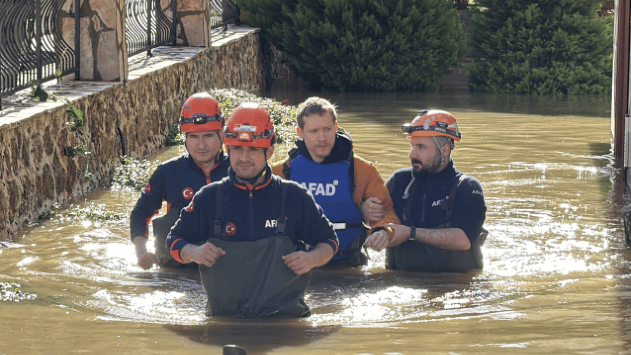 Foto - Alanya’da baraj alarmı! Dim çayı taştı, mahalleler boşaltıldı