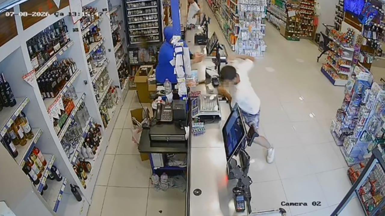 Alanya'da gözü dönmüş haydut dehşet saçtı! Suç makinesi 18'lik barbar jandarmanın parmağını kırdı!