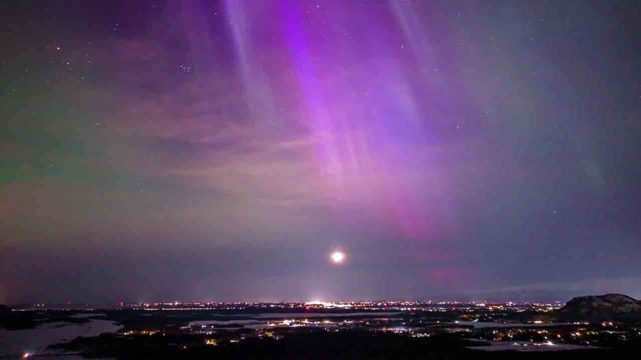 Foto - Alaska’da mor kuzey ışıkları: Güneş fırtınası gökyüzünü aydınlattı