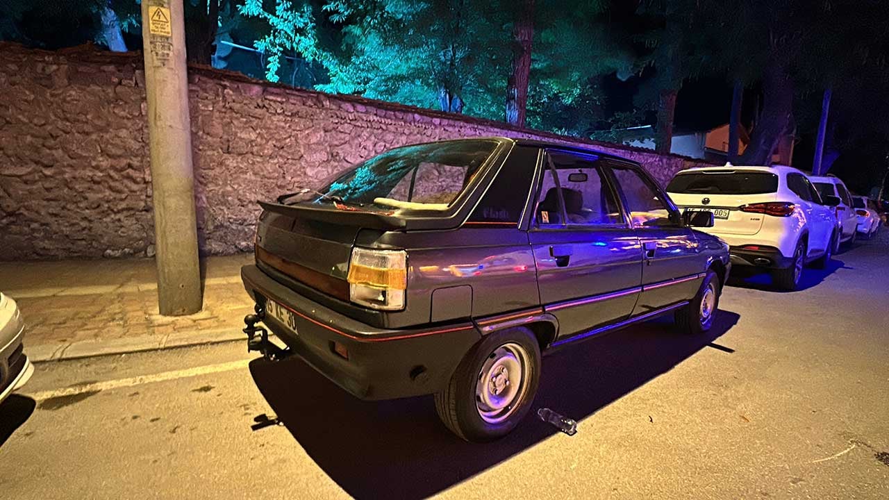 Foto - Alçılı ayağı ve 3.58 promil alkolle dehşet saçtı! Park halindeki araçları biçe biçe ilerledi!