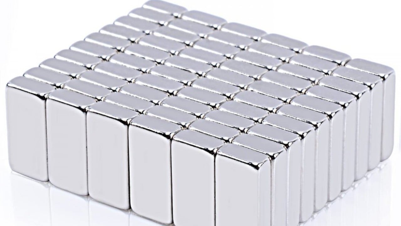 Aldığı 100 mıknatısı yutan çocuk hastanelik oldu