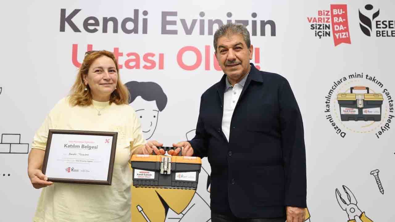 Foto - Alet çantası sırtında: Evinin ustası oldular