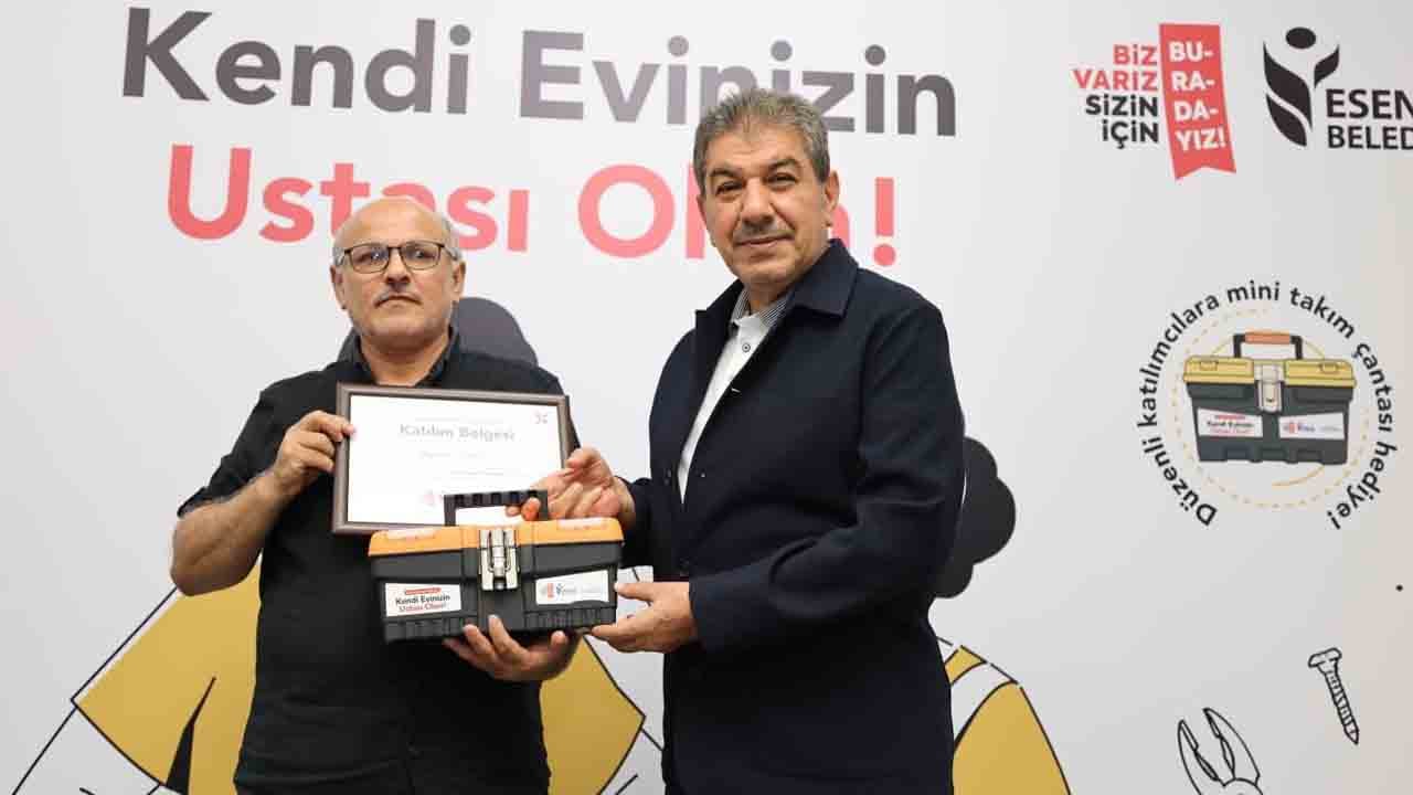 Alet çantası sırtında: Evinin ustası oldular