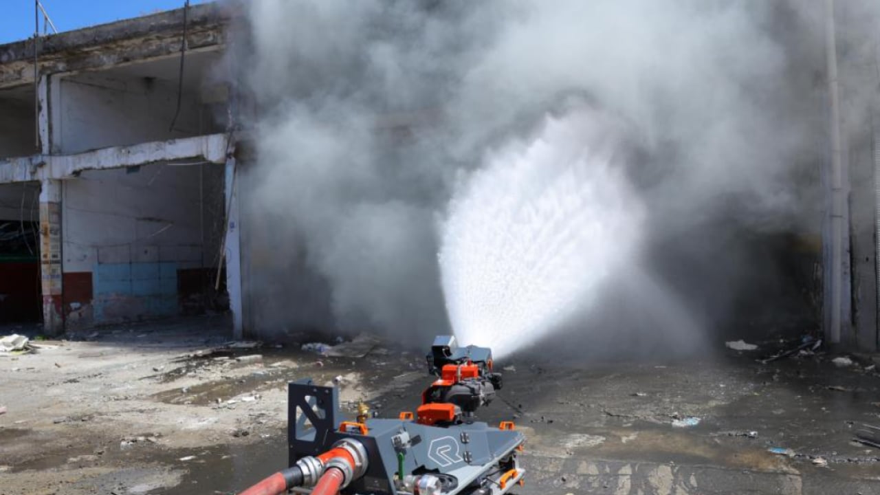 Alevkıran iş başında! Yangın söndürmede robotlu dönem!