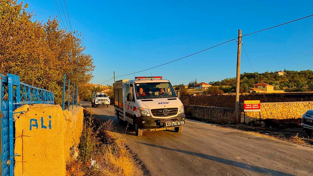 Foto - Alevler köye dayandı, 5 bin dekarlık alan küle döndü! Jandarmadan hayat kurtaran müthiş operasyon!