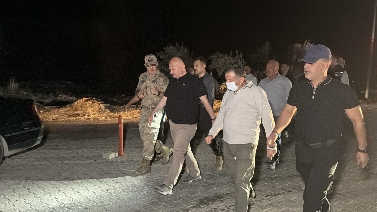 Foto - Ali Dağı’nda korkutan yangını! Geceyi aydınlatan alevler yoğun müdahaleyle söndürüldü