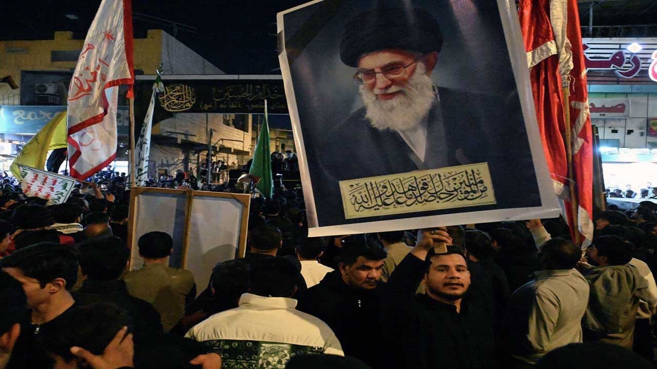 Foto - Ali Hamaney'in cenazesi yas salonunda! Binlerce kişi akın etti