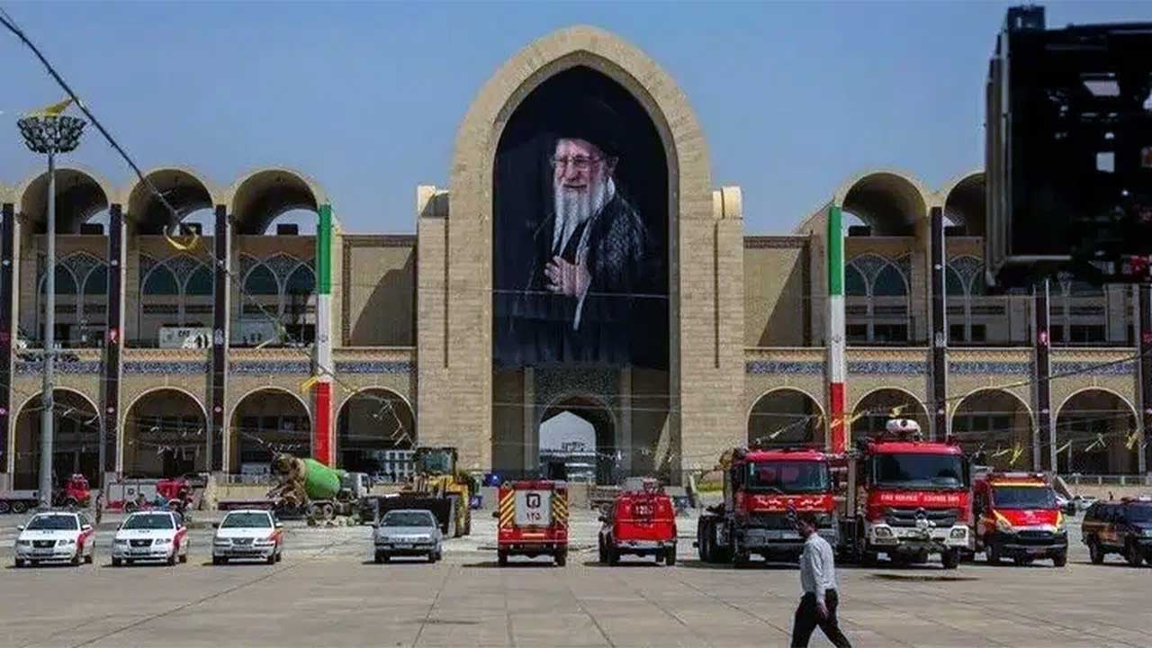 Foto - Ali Hamaney'in cenazesi yas salonunda! Binlerce kişi akın etti
