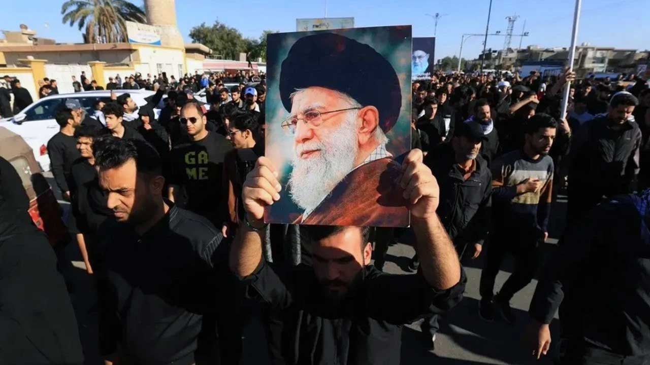 Foto - Ali Hamaney'in cenazesi yas salonunda! Binlerce kişi akın etti