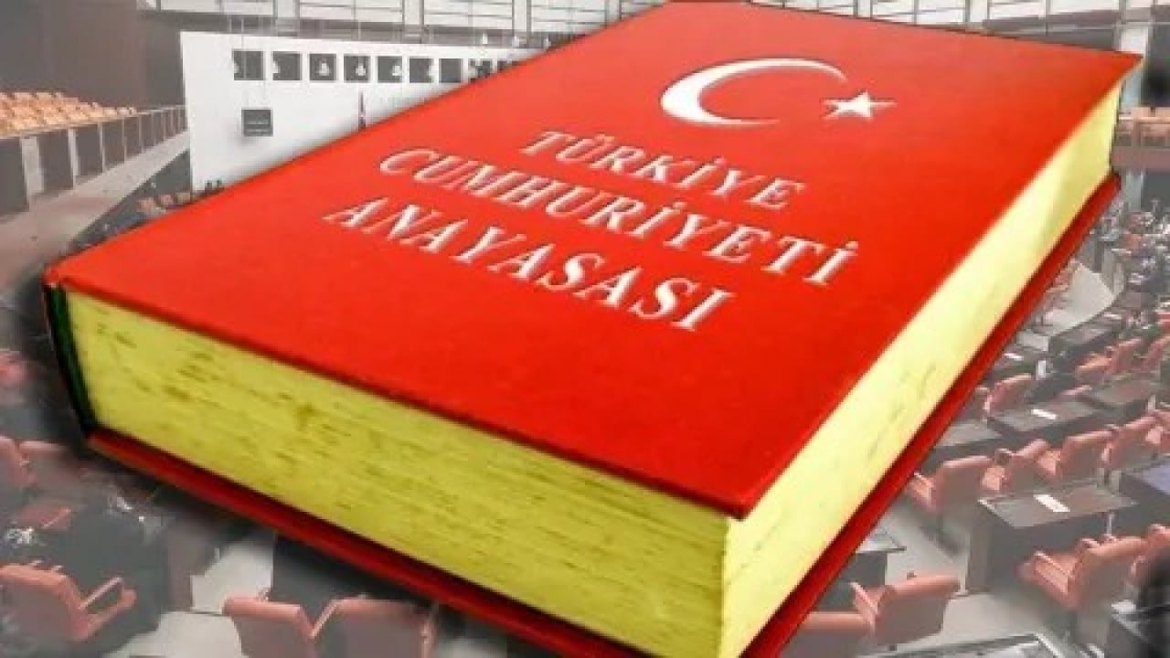 Foto - Ali Rıza Demircan'dan hassas uyarı: İlke inkılaplara iman devam edecekse niçin yeni bir anayasaya ihtiyaç duyuyoruz