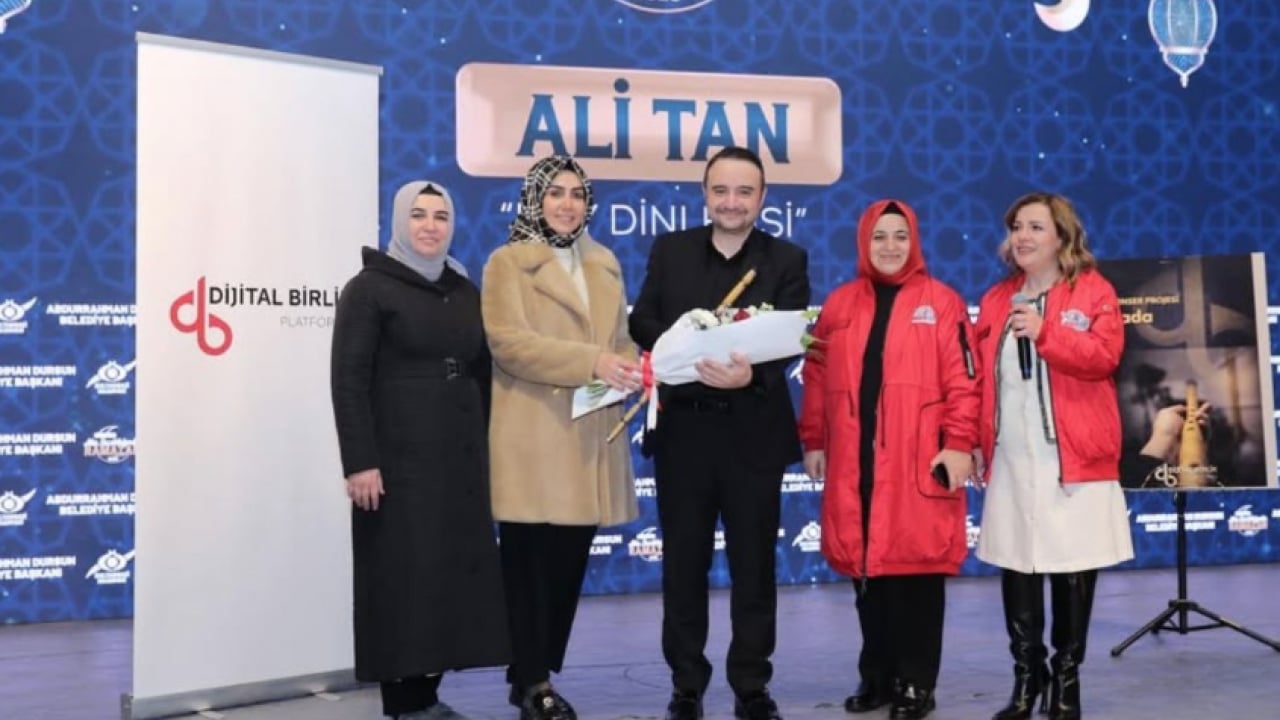 Foto - Ali Tan’dan Ramazan konseri: Ruhu dinlendiren bir gece yaşandı