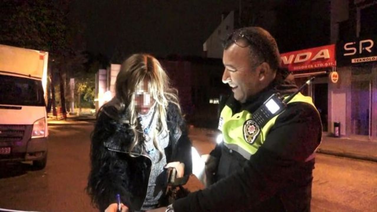 Foto - Alkol aklı baştan alınca ne dediğini bilemedi! Isparta’da rezil görüntüler: Cezayı az bulup polise küstahça tepki verdi