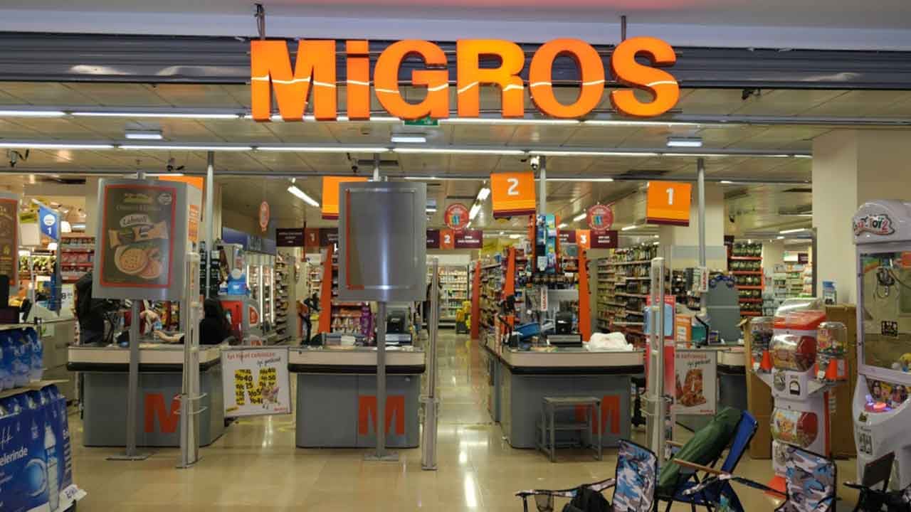Foto - Alkol ve boykot ürünlerini satmasıyla tepki çekiyordu: Migros'tan ünlü şubesine 50 milyon lira