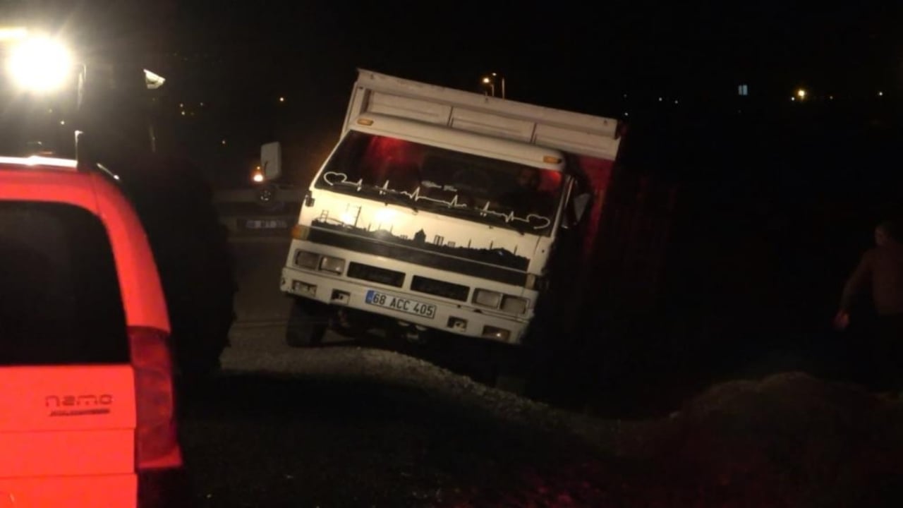 Foto - Alkollü sürücü, kantarın topuzunu kaçırdı: Polisin sabrını sınadı, devlete saydırdı