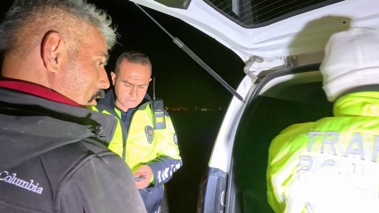 Foto - Alkollü sürücü, kantarın topuzunu kaçırdı: Polisin sabrını sınadı, devlete saydırdı