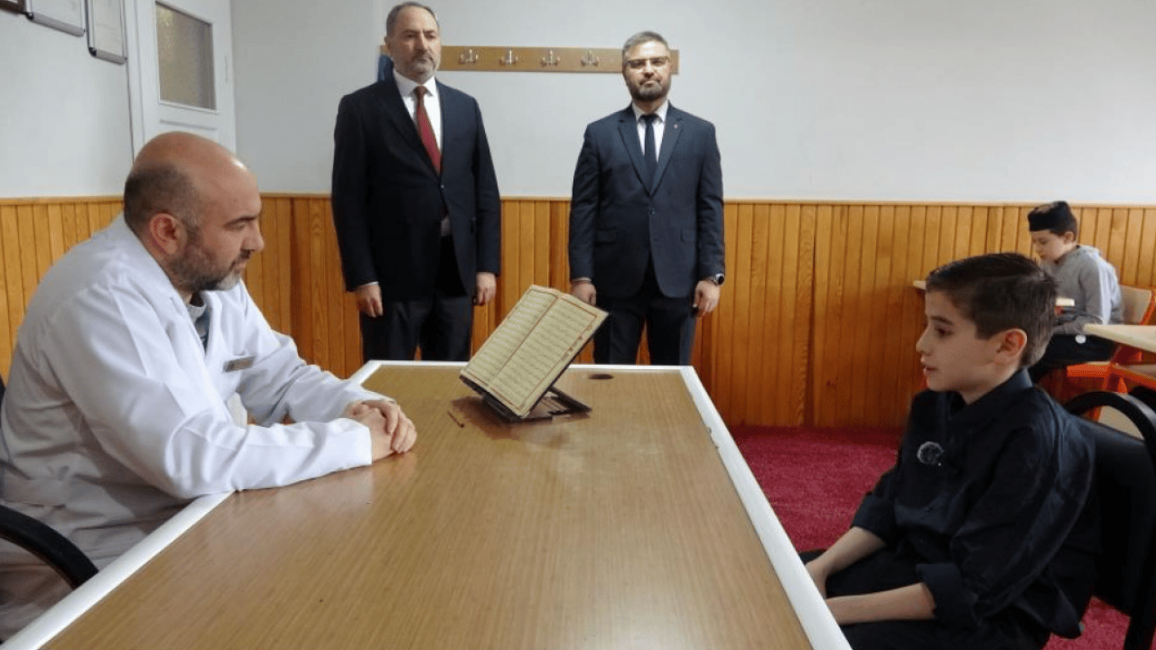 Allah sayınızı artırsın! 11 yaşındaki Ömer Sabri 8 ayda hafız oldu