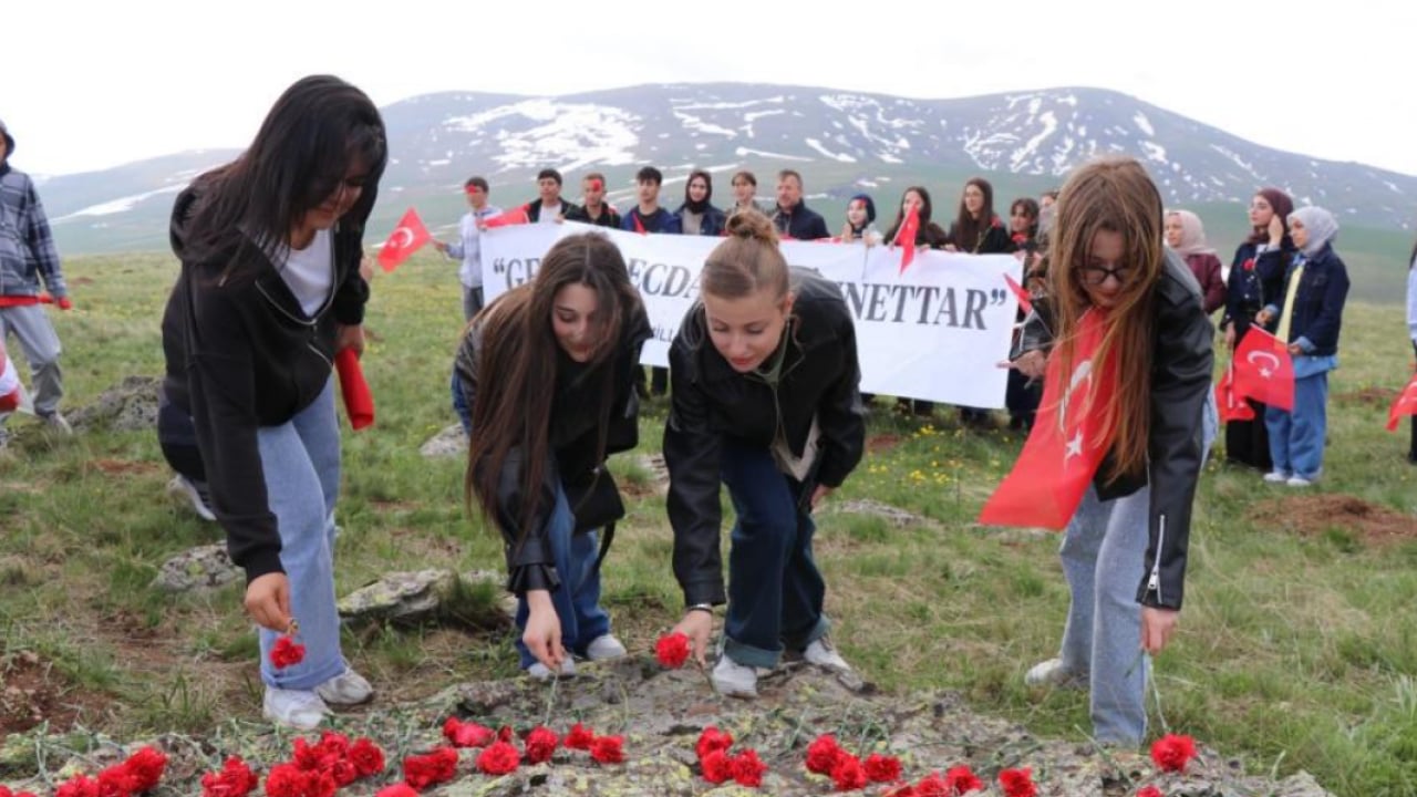 Foto - Allahuekber şehitleri için yürüdüler! Gençlik ecdada minnettar!