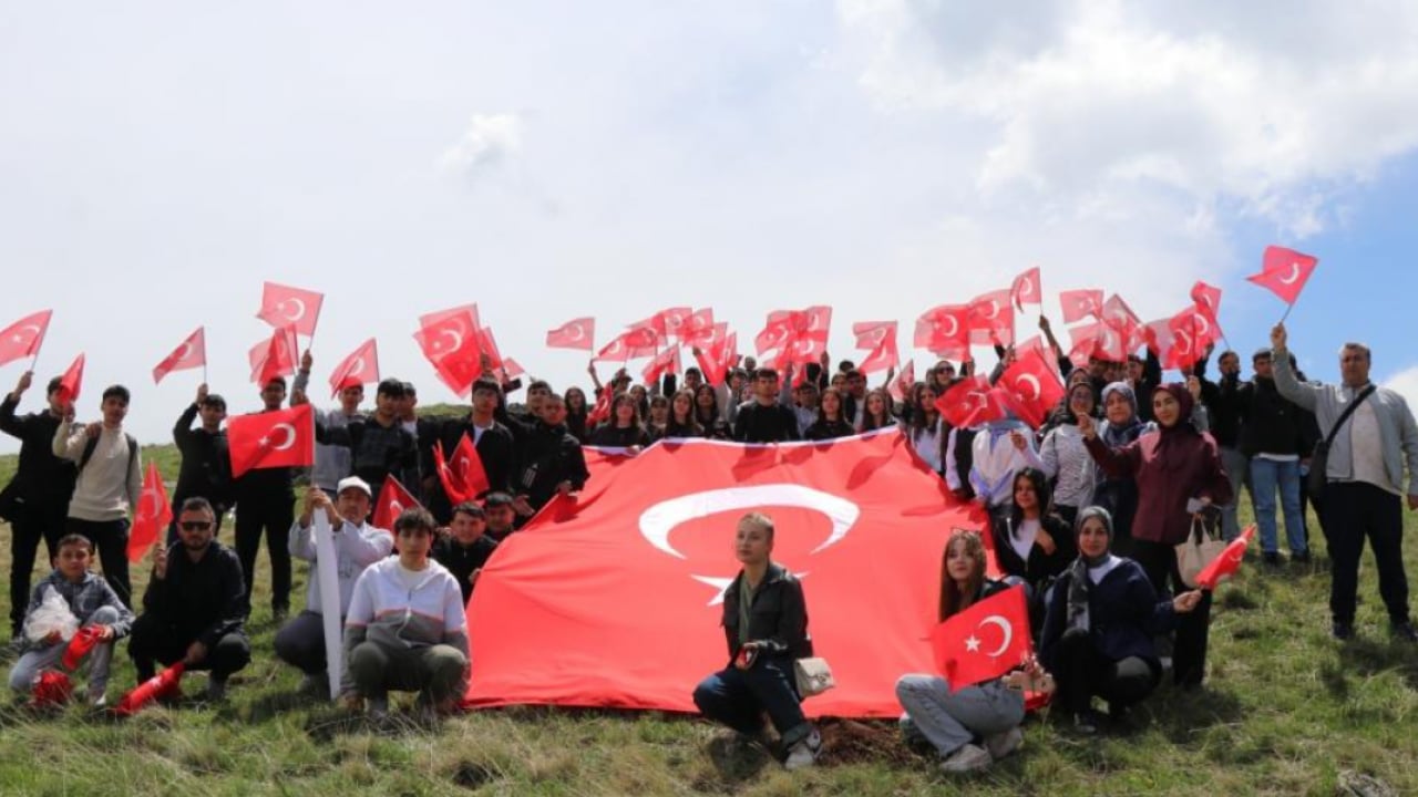 Foto - Allahuekber şehitleri için yürüdüler! Gençlik ecdada minnettar!