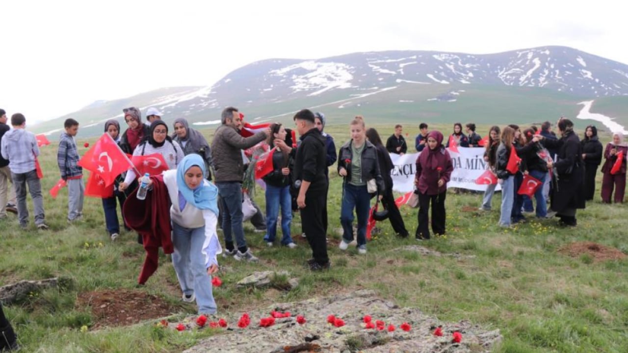 Foto - Allahuekber şehitleri için yürüdüler! Gençlik ecdada minnettar!