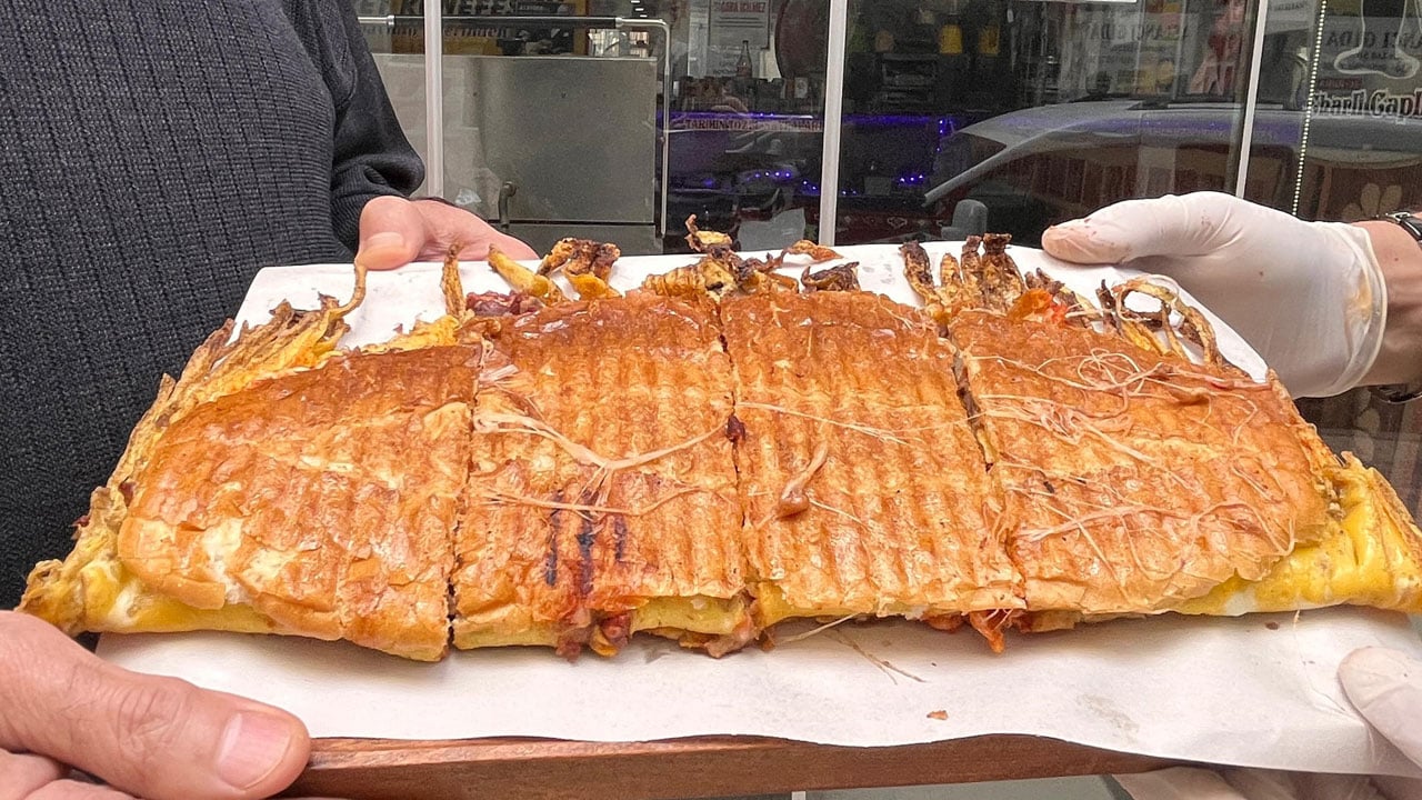 Foto - Almadan önce tartıya koyabilirsiniz! Bu tostun içinde yok yok