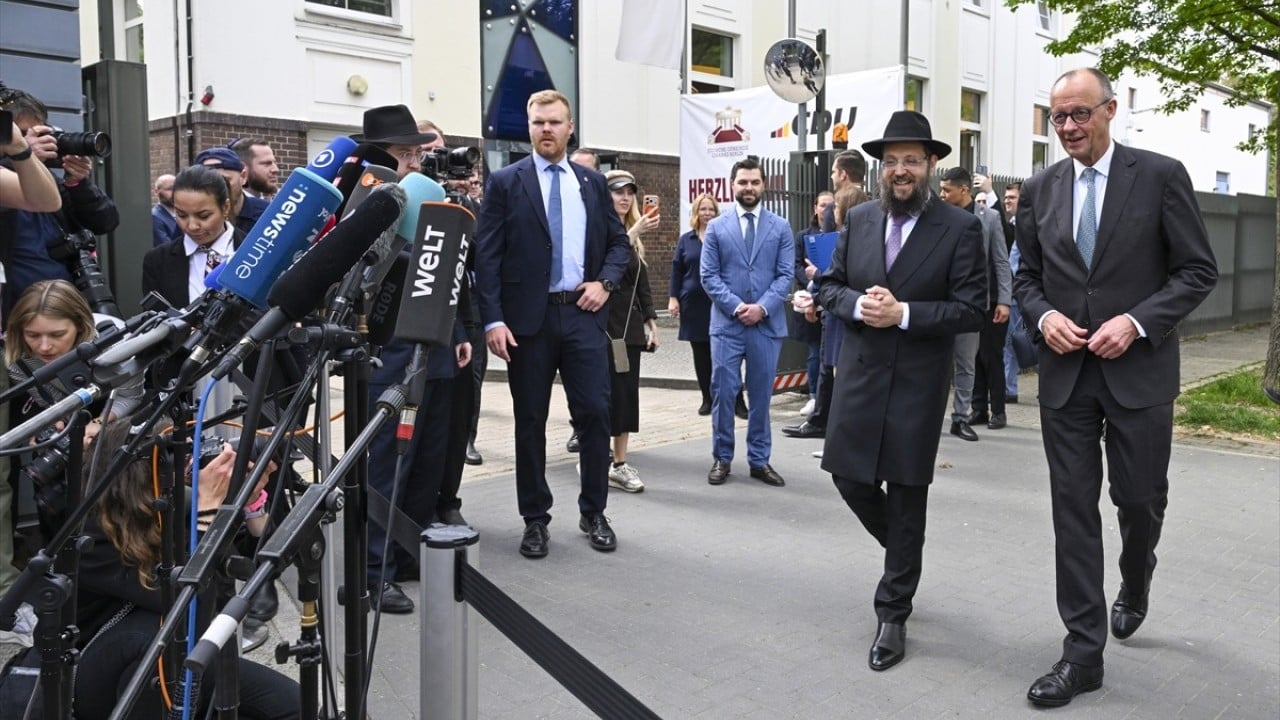 Foto - Alman başbakan hahamla kucaklaştı! Merz’in Siyonistlere bağlılığının resmi