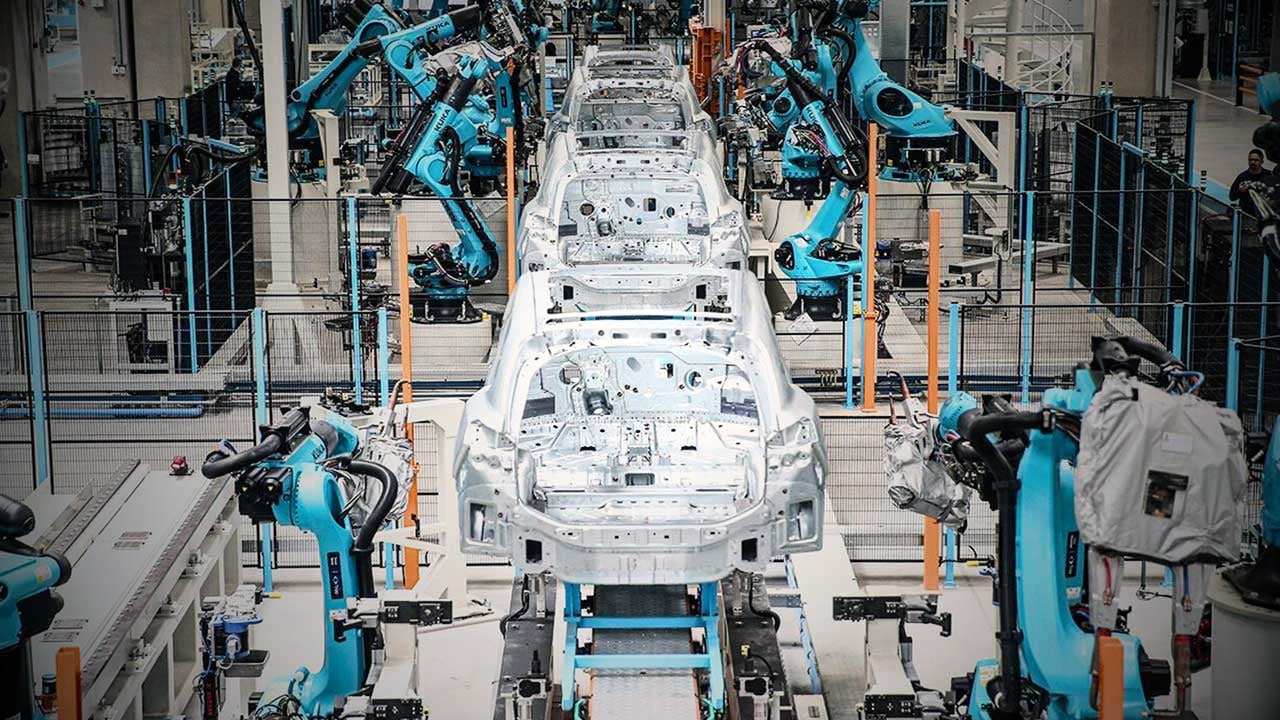 Foto - Alman otomotiv sanayi yerlerde! Lokomotif devrilmek üzere