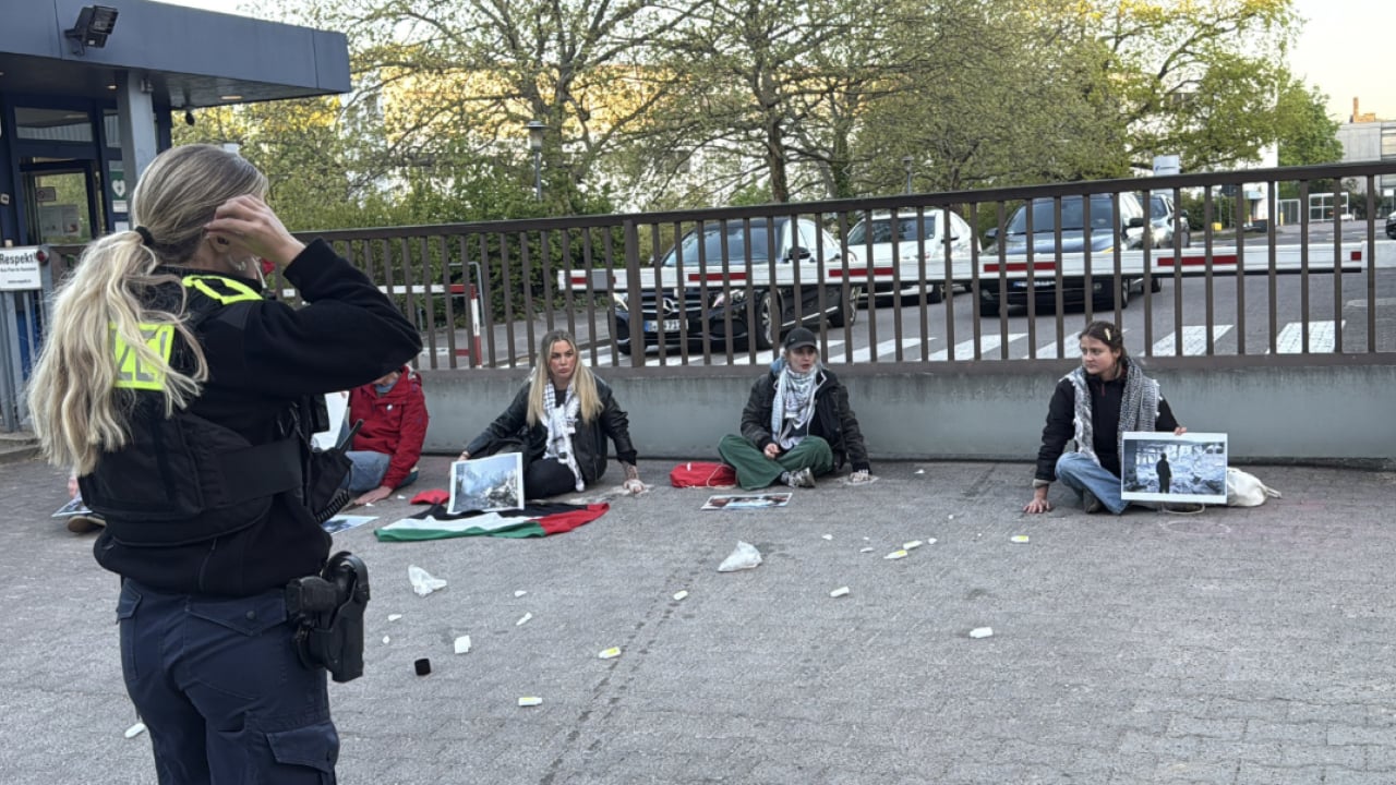 Foto - Alman silah şirketine insanlık dersi: Berlin’de dikkat çeken sloganlar 