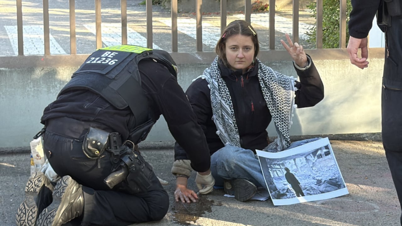 Foto - Alman silah şirketine insanlık dersi: Berlin’de dikkat çeken sloganlar 