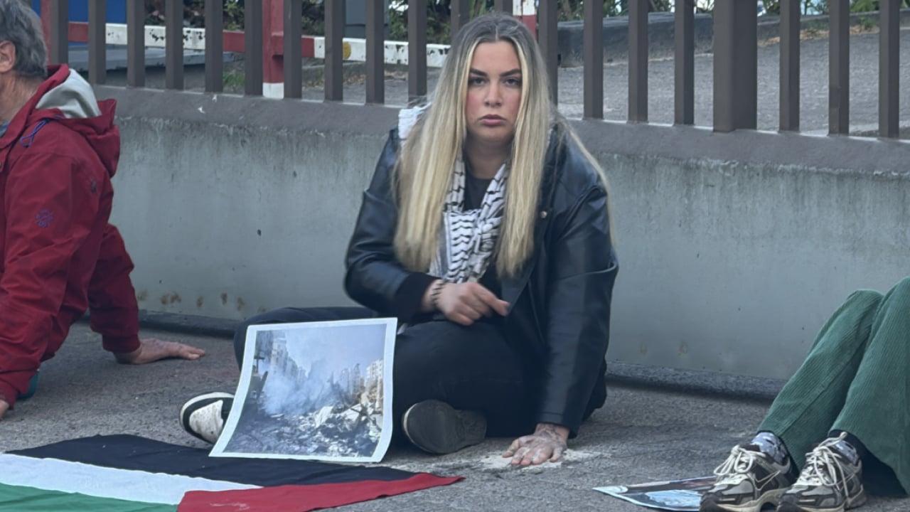 Foto - Alman silah şirketine insanlık dersi: Berlin’de dikkat çeken sloganlar 