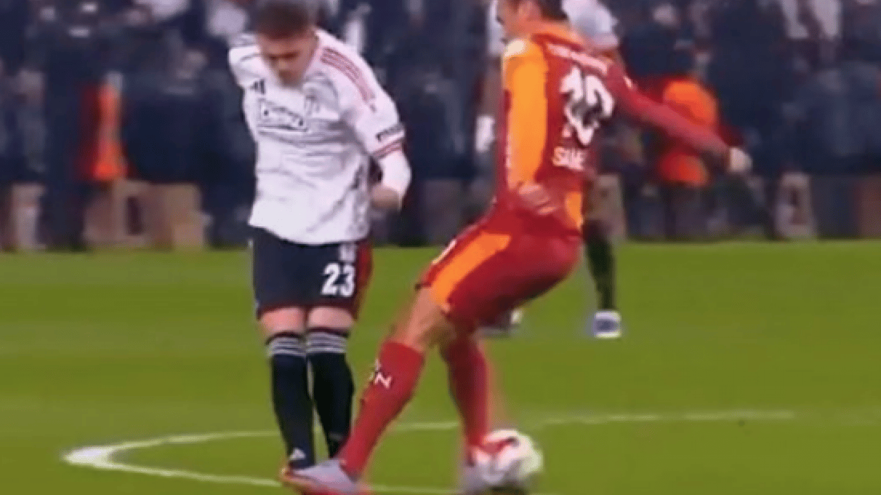 Foto - Almanlar bile gördü, Ozan Efendi görmedi! Şok eden gelişme... Kırmızı kart tiyatrosu!