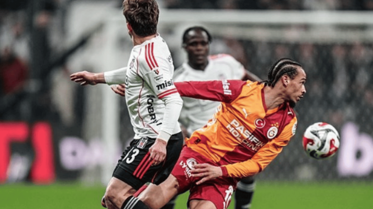 Foto - Almanlar bile gördü, Ozan Efendi görmedi! Şok eden gelişme... Kırmızı kart tiyatrosu!