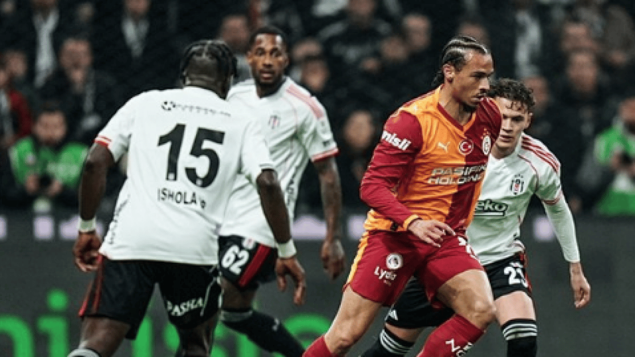 Foto - Almanlar bile gördü, Ozan Efendi görmedi! Şok eden gelişme... Kırmızı kart tiyatrosu!