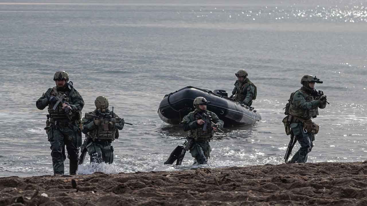 Foto - Almanlar duyurdu: ABD yerine 1500 Türk askeri bölgeye gemilerle geldi ama limana yanaşamadı
