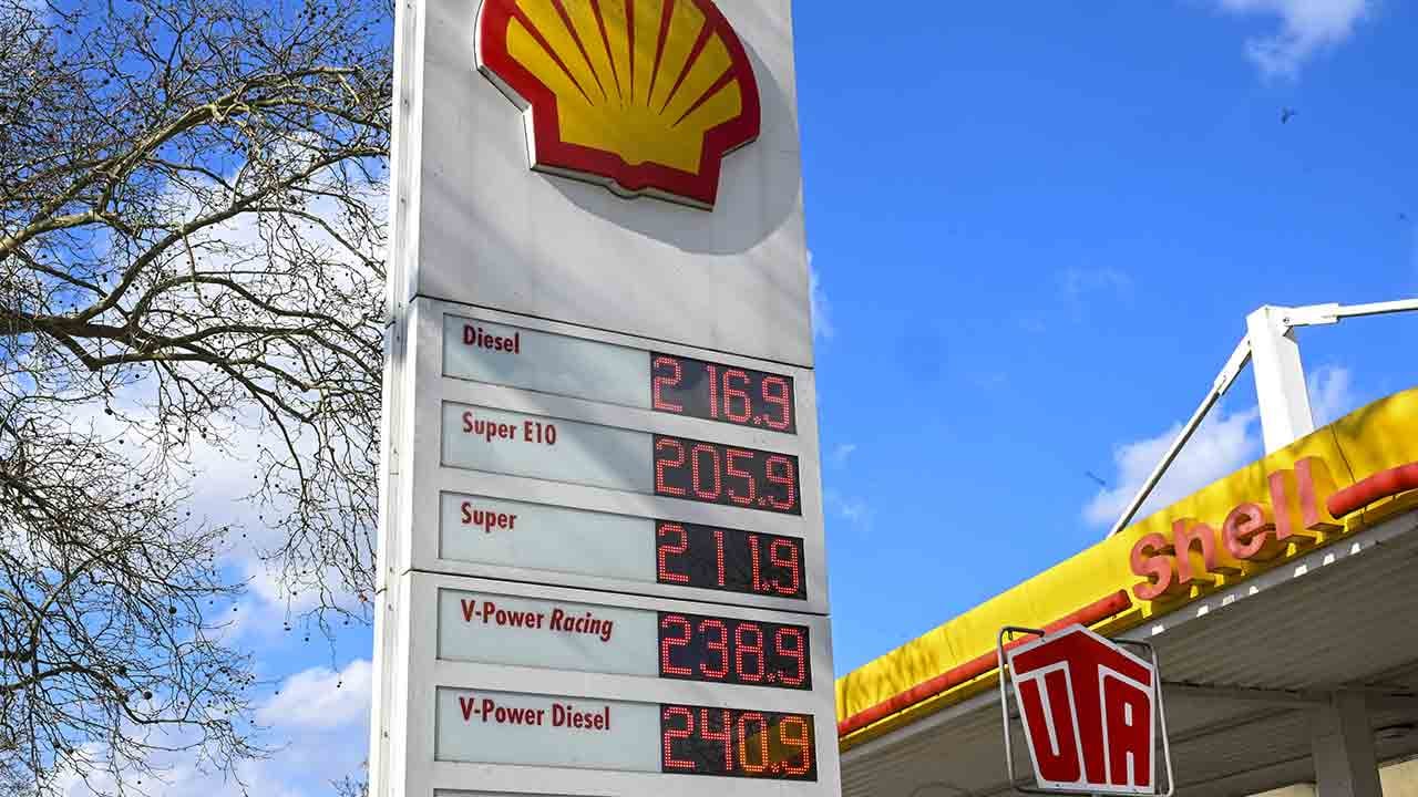 Almanya'da akaryakıt fiyatlarında ipin ucu kaçınca flaş karar alındı