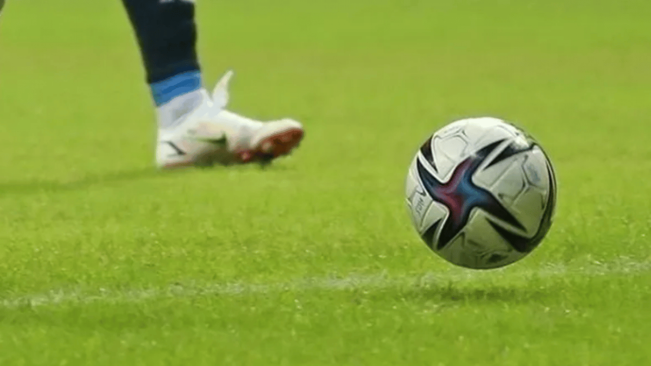 Almanya'da futbol skandalı! Güvenlik zafiyeti pes dedirtti: Maskeli maganda maçta VAR'ın fişini çekti