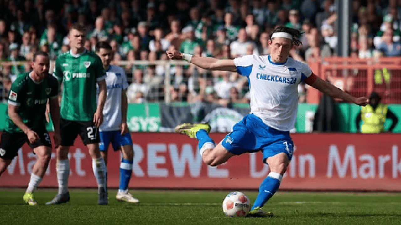 Foto - Almanya'da futbol skandalı! Güvenlik zafiyeti pes dedirtti: Maskeli maganda maçta VAR'ın fişini çekti