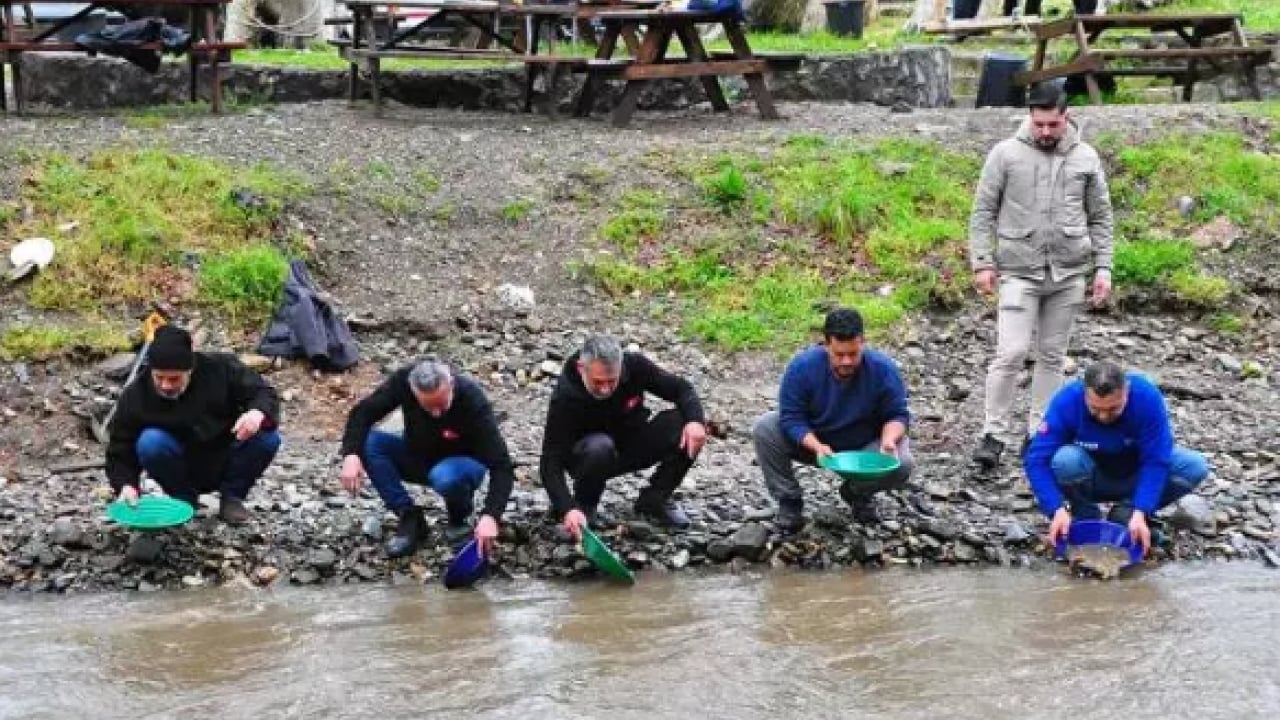 Foto - Altın avcılarının uğrak noktası: Leğenini kapan o ile akın ediyor!