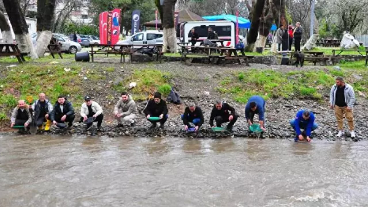 Foto - Altın avcılarının uğrak noktası: Leğenini kapan o ile akın ediyor!