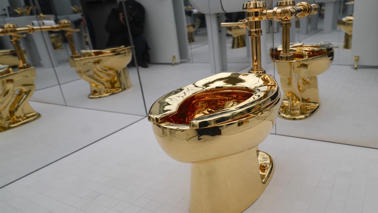 Foto - Altın klozet sahneye çıkıyor: Cattelan’ın ‘America’sı bugün 10 milyon dolarla açık artırmada