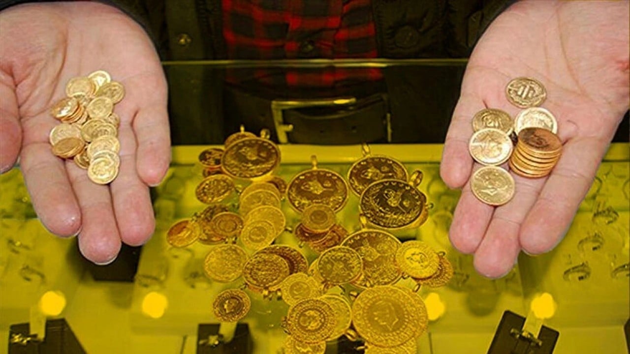 Foto - Altın yerinde durmuyor