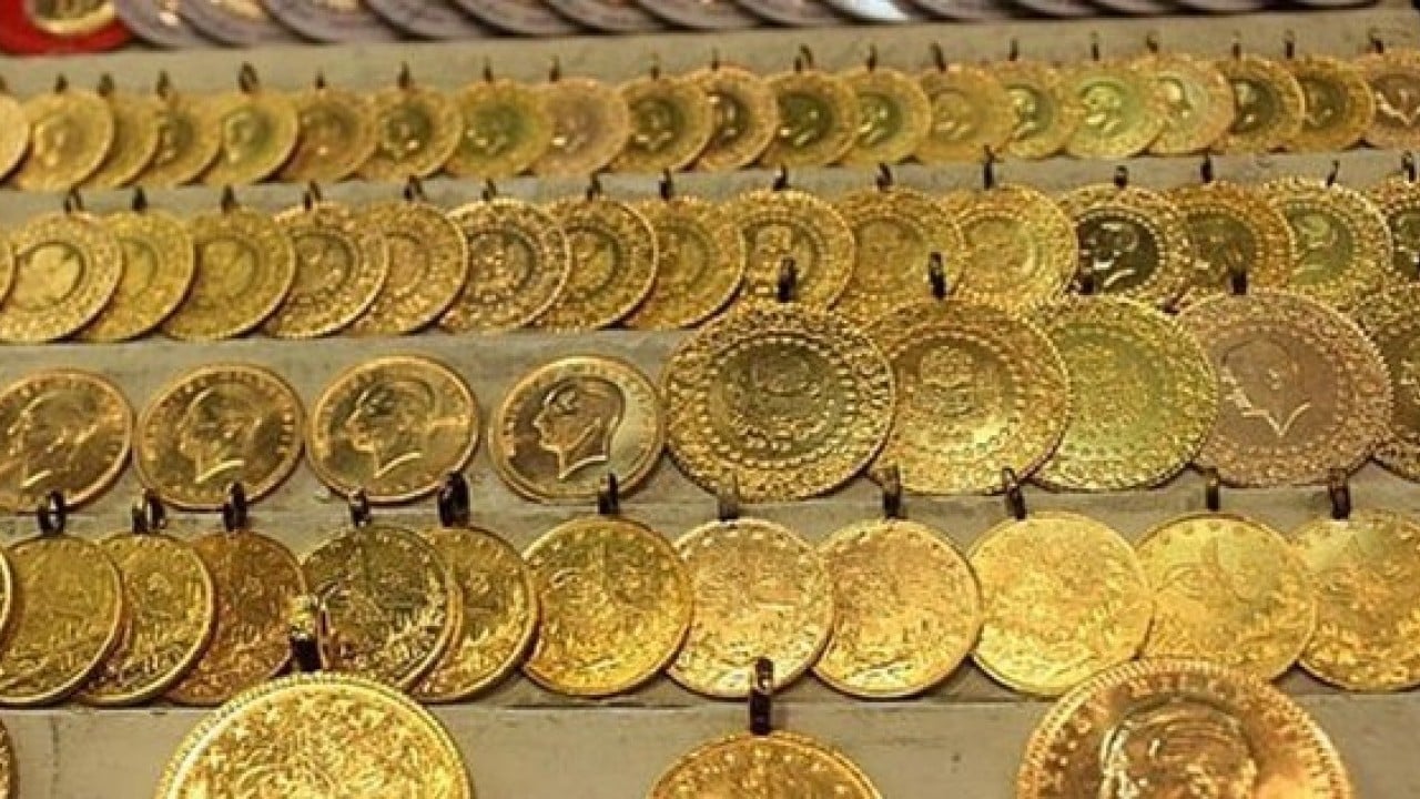 Foto - Altın yerinde durmuyor