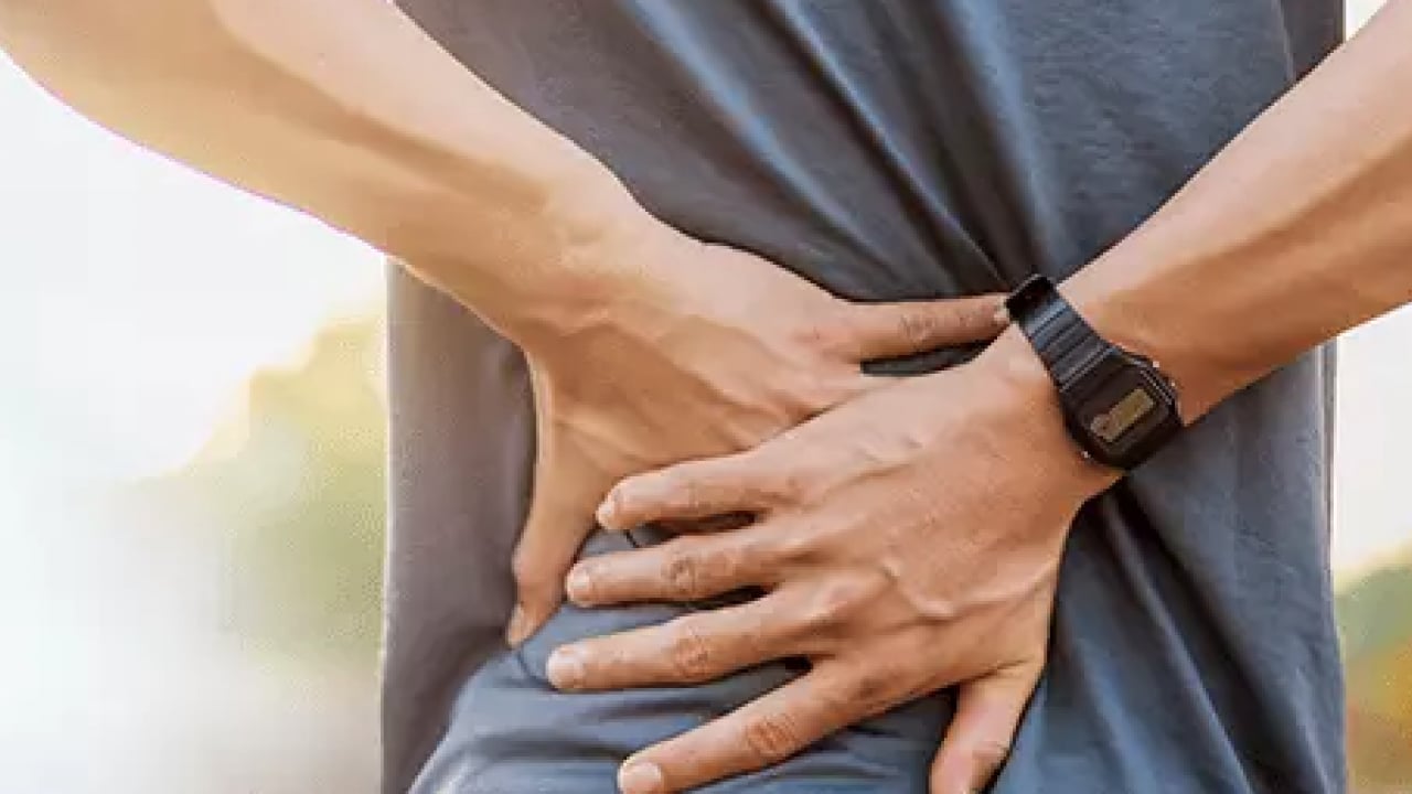 Altında yatan hastalık sebebi ne olabilir! Geçmeyen bel ağrısı bakın neyin habercisi...